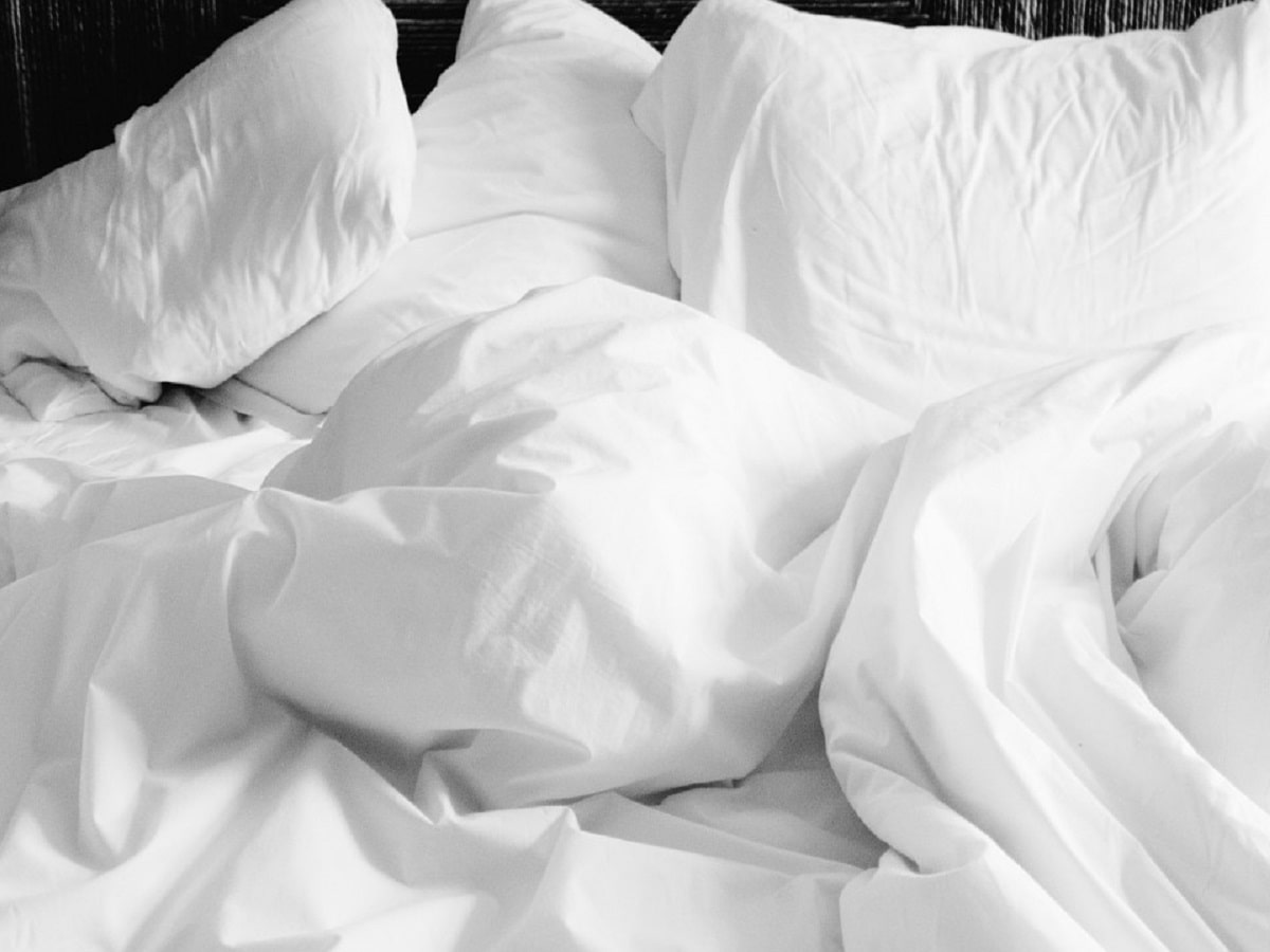 pillows bed sleep insomnia