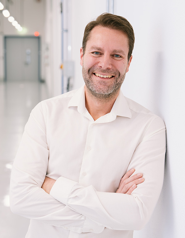 Dr. Adrian Fischer